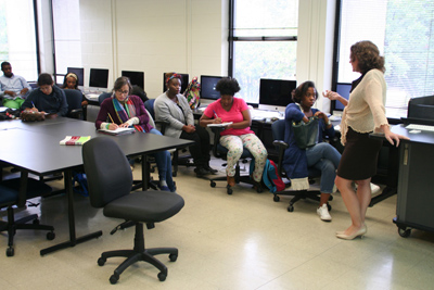 TCOG Executive Director at a University of Memphis journalism class.